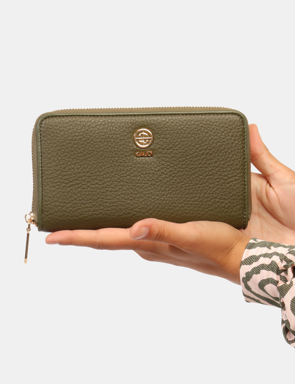 CV6AI-13132-W-CC_VERDE_AI26_5 Portafoglio Gaudi Verde - Portafoglio GAUDI Verde da donna Il Portafoglio GAUDI Verde da donna è l'accessorio ideale per chi