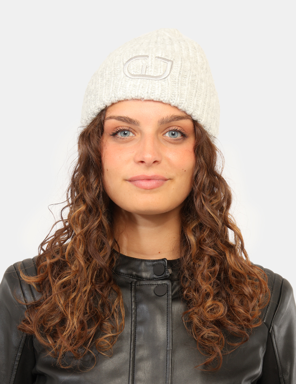 CV6AI-13183-W-CC_GRIGIO_AI26_3 Cappello Gaudi Grigio - Cappello GAUDI Grigio da donna Il Cappello GAUDI Grigio da donna è l'accessorio ideale per affrontar
