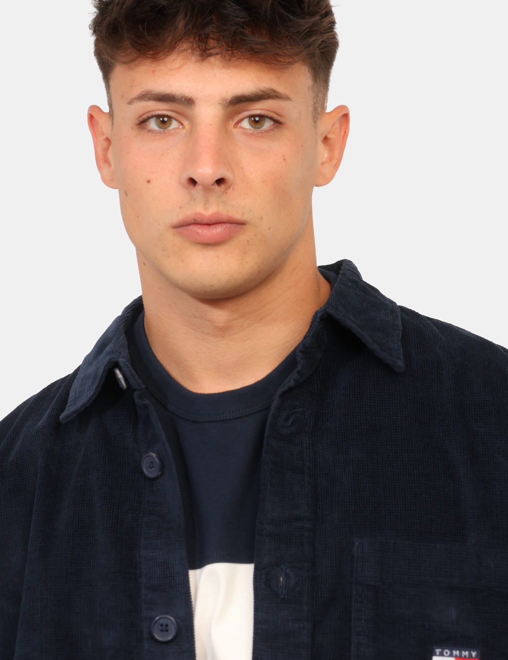 DM0DM21698_C1G_AI26_3 Camicia Tommy Hilfiger Blu - Camicia TOMMY HILFIGER Blu da uomo La Camicia TOMMY HILFIGER Blu è il capo ideale per chi desid