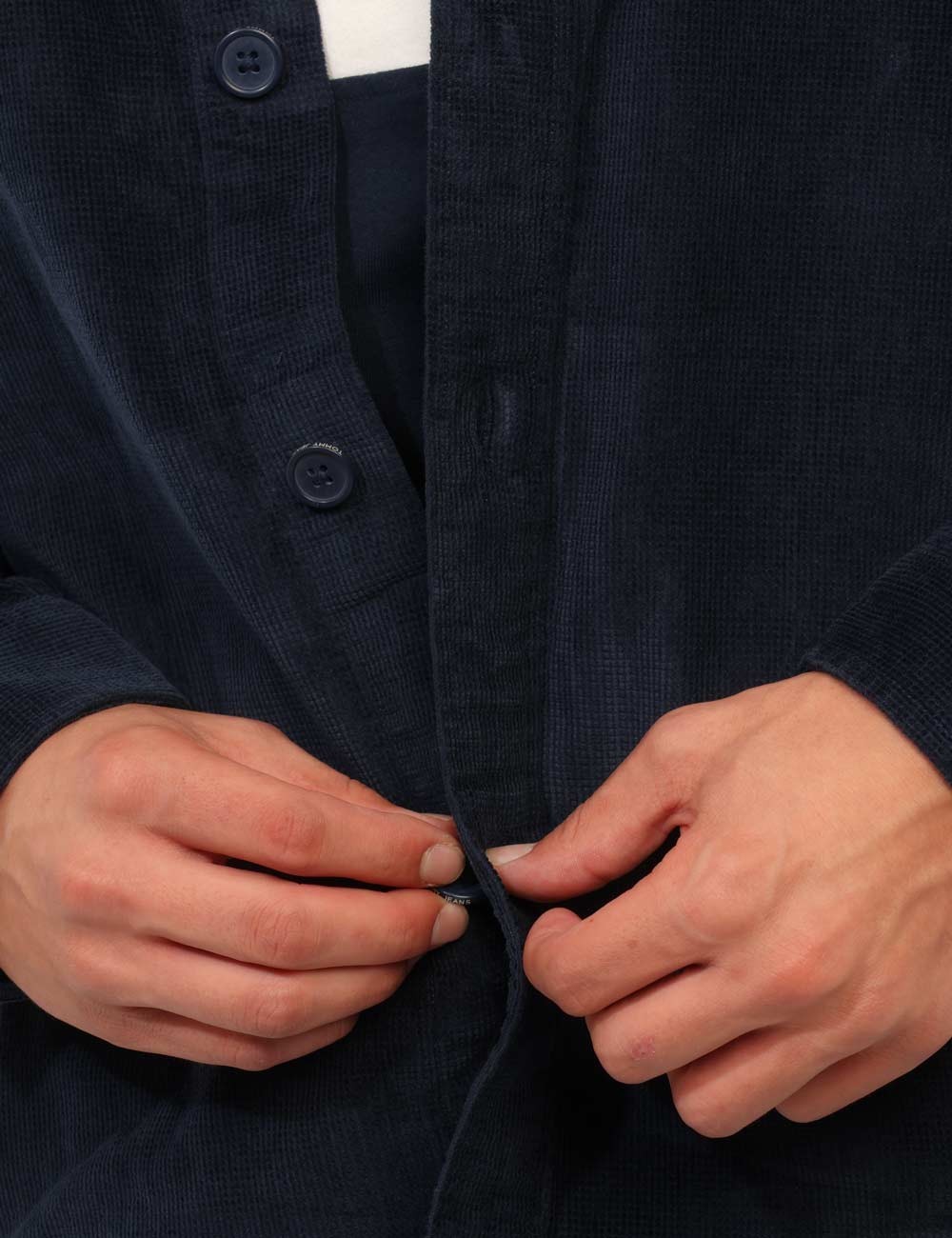 DM0DM21698_C1G_AI26_6 Camicia Tommy Hilfiger Blu - Camicia TOMMY HILFIGER Blu da uomo La Camicia TOMMY HILFIGER Blu è il capo ideale per chi desid