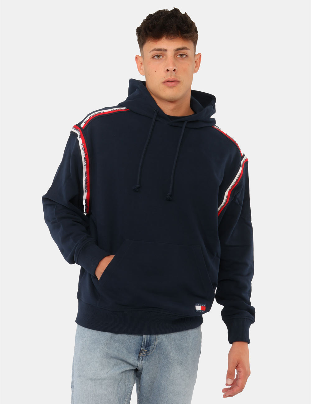 DM0DM23155_C1G_AI26_1 Felpa Tommy Hilfiger Blu - Felpa TOMMY HILFIGER Blu da uomo La Felpa TOMMY HILFIGER Blu è il capo ideale per chi desidera un