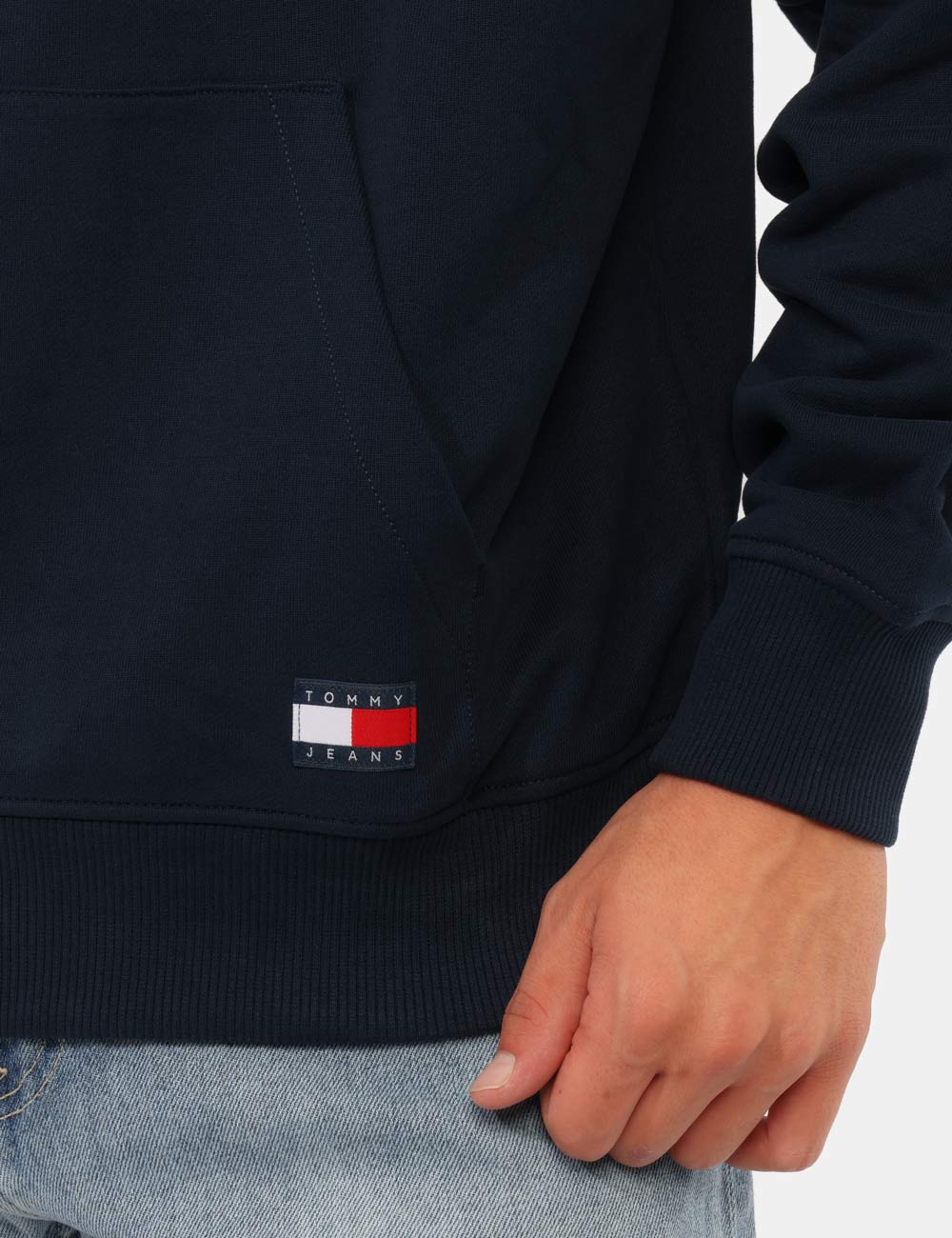 DM0DM23155_C1G_AI26_4 Felpa Tommy Hilfiger Blu - Felpa TOMMY HILFIGER Blu da uomo La Felpa TOMMY HILFIGER Blu è il capo ideale per chi desidera un