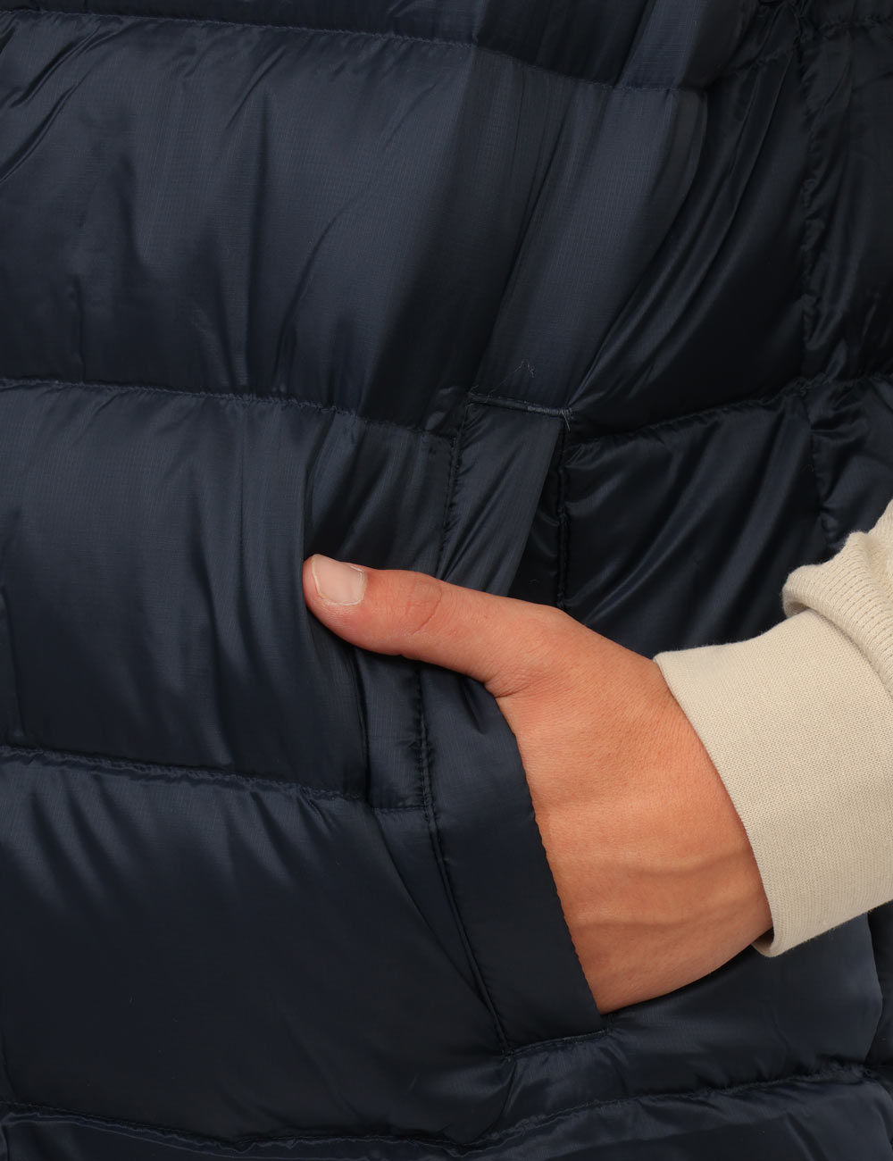 DM0DM23232_C1G_AI26_5 Smanicato Tommy Hilfiger Blu - Smanicato TOMMY HILFIGER Blu da uomoLo Smanicato TOMMY HILFIGER Blu è il capo perfetto per ch