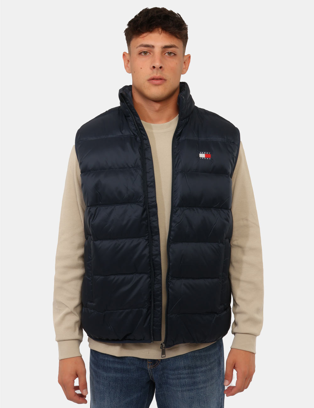 DM0DM23232_C1G_AI26_6 Smanicato Tommy Hilfiger Blu - Smanicato TOMMY HILFIGER Blu da uomoLo Smanicato TOMMY HILFIGER Blu è il capo perfetto per ch