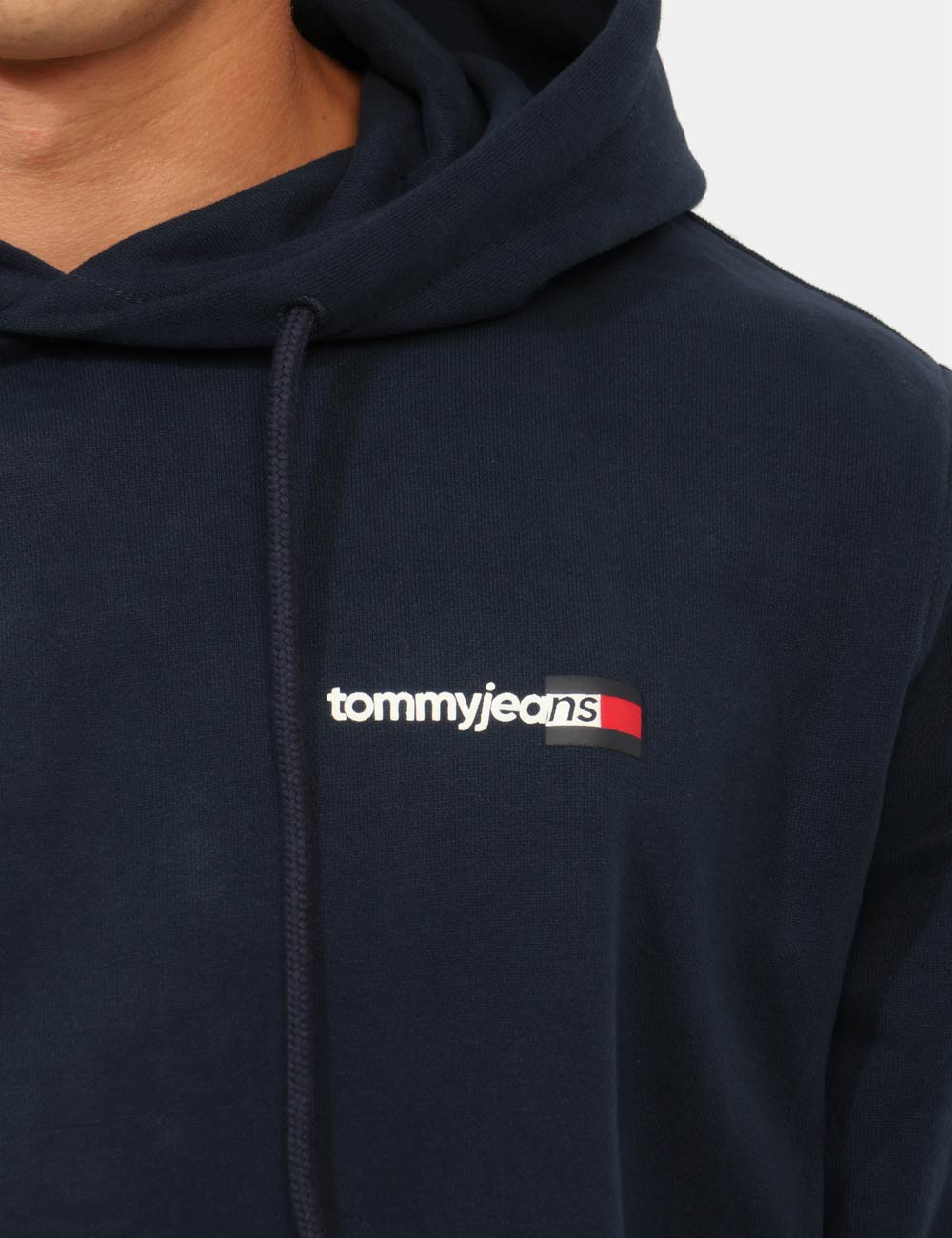 DM0DM23393_C1G_AI26_5 Felpa Tommy Hilfiger Blu - Felpa TOMMY HILFIGER Blu da uomo La Felpa TOMMY HILFIGER Blu è il capo perfetto per chi cerca un