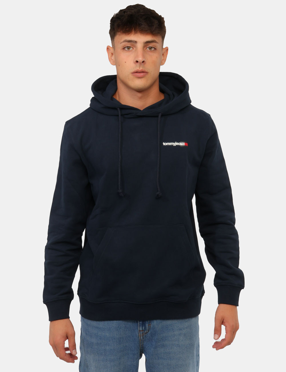DM0DM23393_C1G_AI26_7 Felpa Tommy Hilfiger Blu - Felpa TOMMY HILFIGER Blu da uomo La Felpa TOMMY HILFIGER Blu è il capo perfetto per chi cerca un