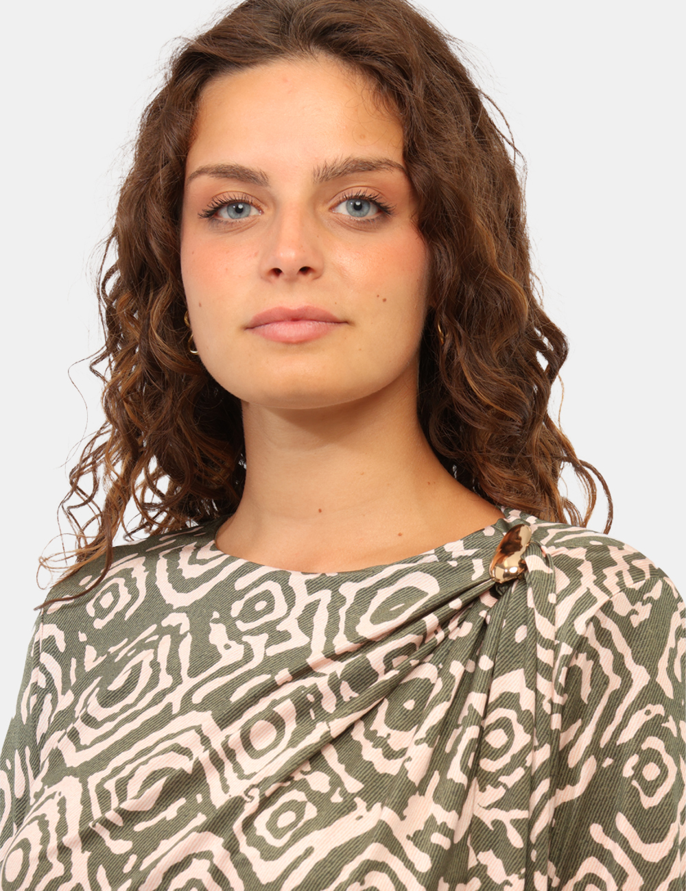 FS26WT1006-W798Y8-MCC_VERDE_AI26_4 Camicia Fracomina Verde tg.S - Camicia FRACOMINA VerdeLa Camicia FRACOMINA Verde è un capo elegante e contemporaneo, ideale