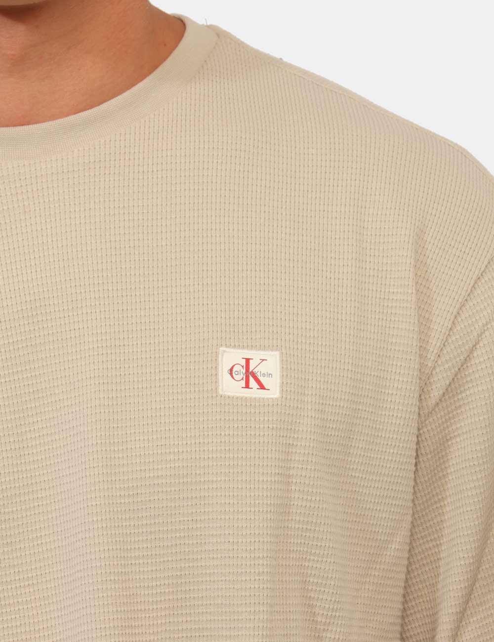 LV040EM217_PED_AI26_4 T-shirt Calvin Klein Beige - T-shirt CALVIN KLEIN Beige da uomo La T-shirt CALVIN KLEIN Beige è il capo ideale per chi cerca