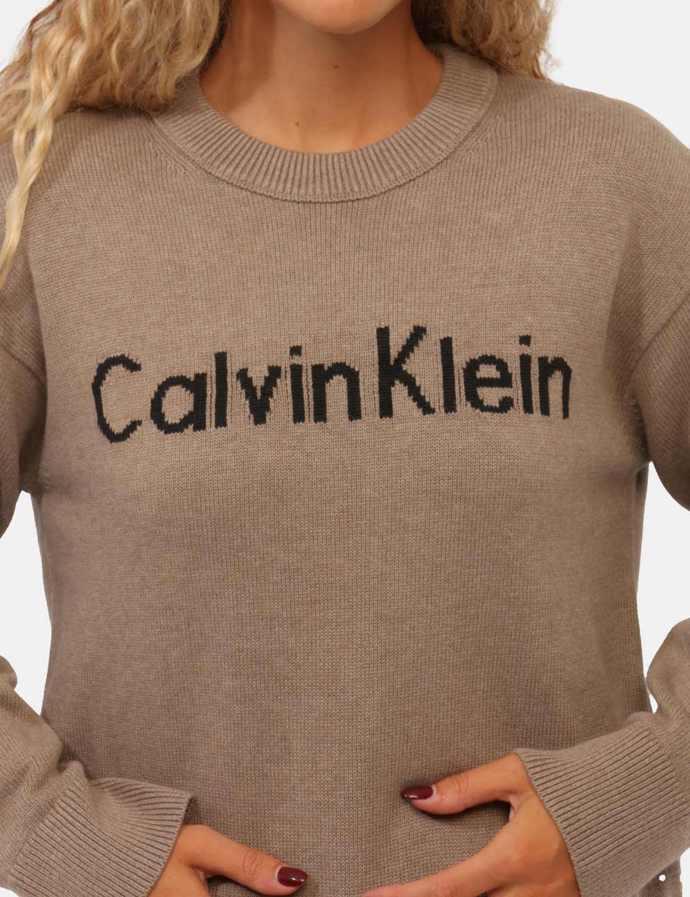 LV044G313G_TS7_AI26_4 Maglia Calvin Klein Marrone - Maglia CALVIN KLEIN Marrone da donnaLa Maglia CALVIN KLEIN Marrone è il capo ideale per chi de