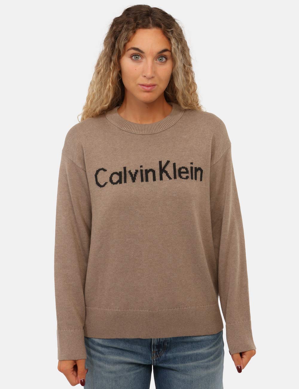 LV044G313G_TS7_AI26_6 Maglia Calvin Klein Marrone - Maglia CALVIN KLEIN Marrone da donnaLa Maglia CALVIN KLEIN Marrone è il capo ideale per chi de