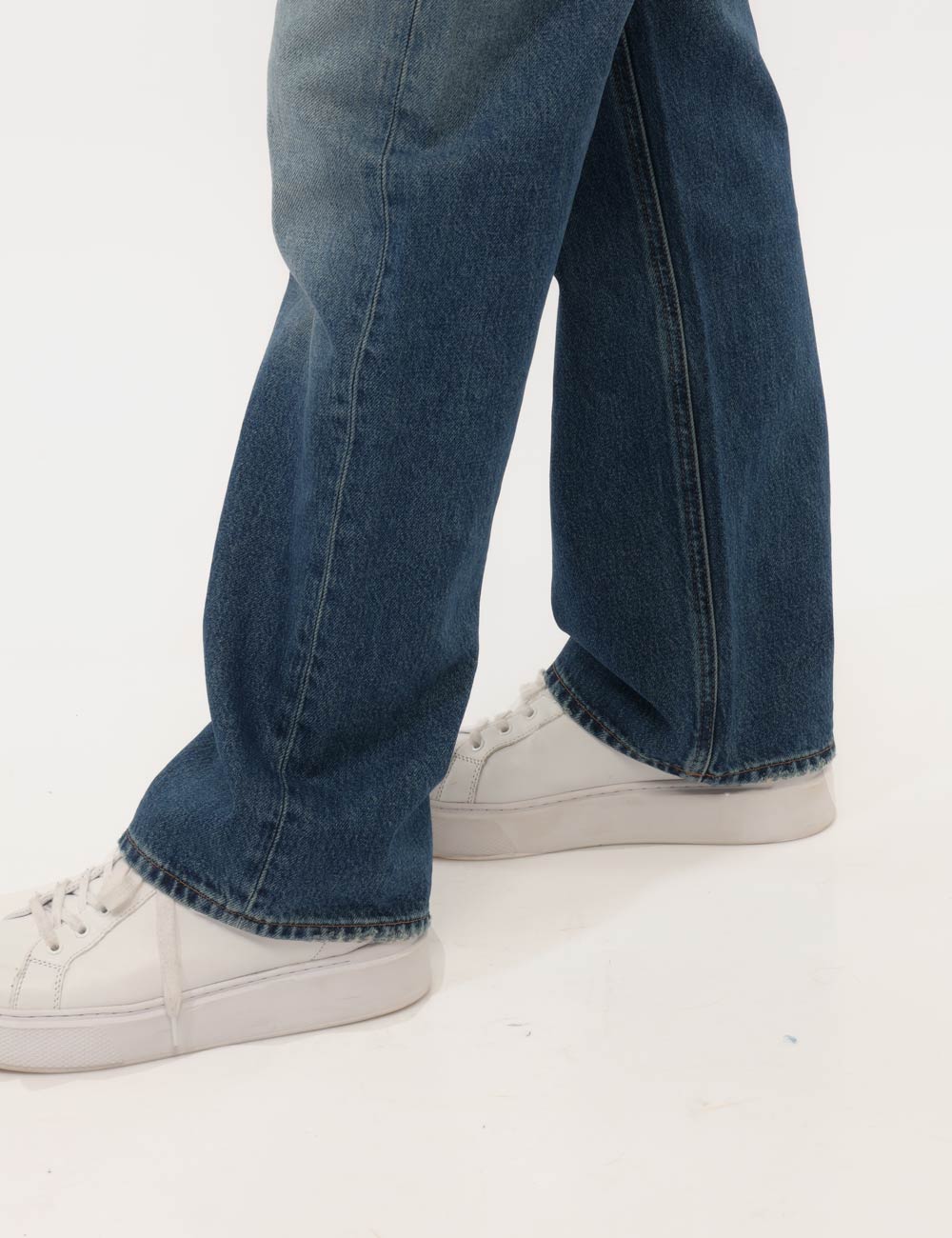 LV047F715G_SCB_AI26_5 Jeans Calvin Klein Azzurro - Jeans CALVIN KLEIN Azzurro da donna I Jeans CALVIN KLEIN Azzurro sono la scelta ideale per chi