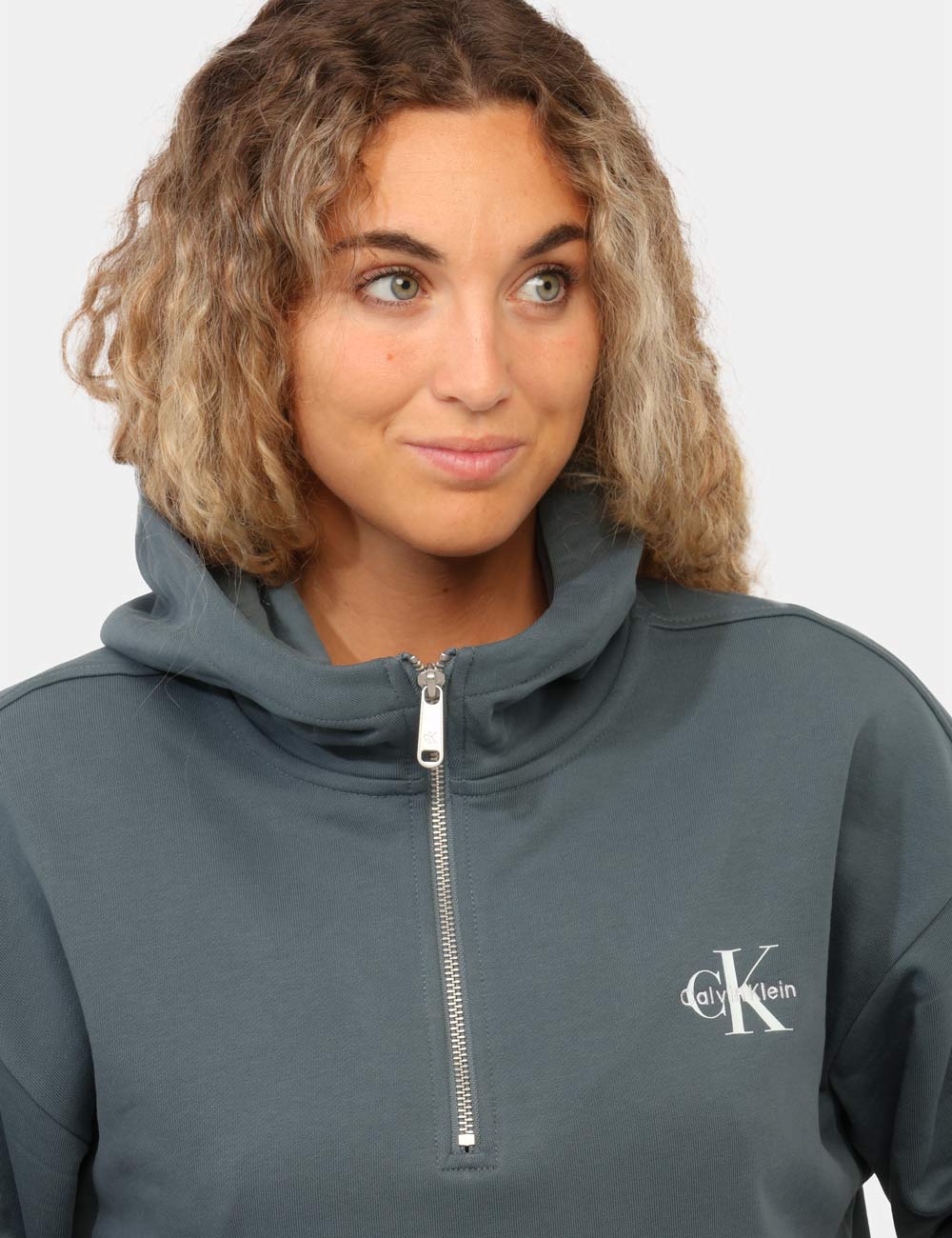 LV047G203G_CEG_AI26_3 Felpa Calvin Klein Blu - Felpa CALVIN KLEIN Blu da donna La Felpa CALVIN KLEIN Blu è il capo perfetto per chi desidera un lo