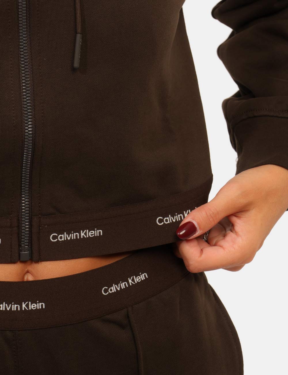 LV047G252G_TO2_AI26_6 Felpa Calvin Klein Marrone - Felpa CALVIN KLEIN Marrone da donna La Felpa CALVIN KLEIN Marrone è il capo ideale per chi desi