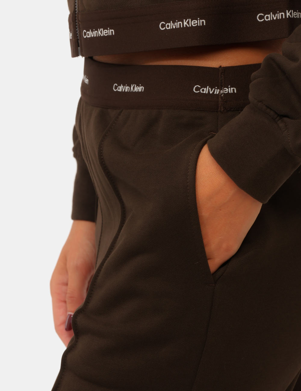LV047G253G_TO2_AI26_3 Pantaloni Calvin Klein Marrone - Pantaloni CALVIN KLEIN Marrone da donna I Pantaloni CALVIN KLEIN Marrone sono la scelta ide