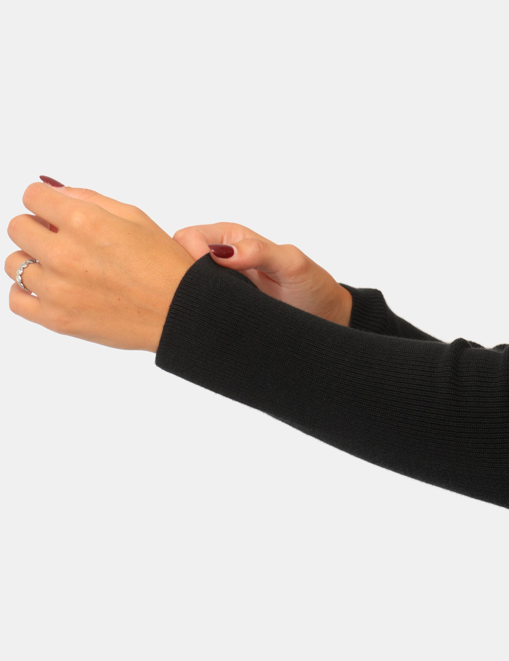 LV047G309G_UB1_AI26_5 Maglia Calvin Klein Nera - Maglia CALVIN KLEIN Nera da donna La Maglia CALVIN KLEIN Nera è il capo ideale per chi desidera u