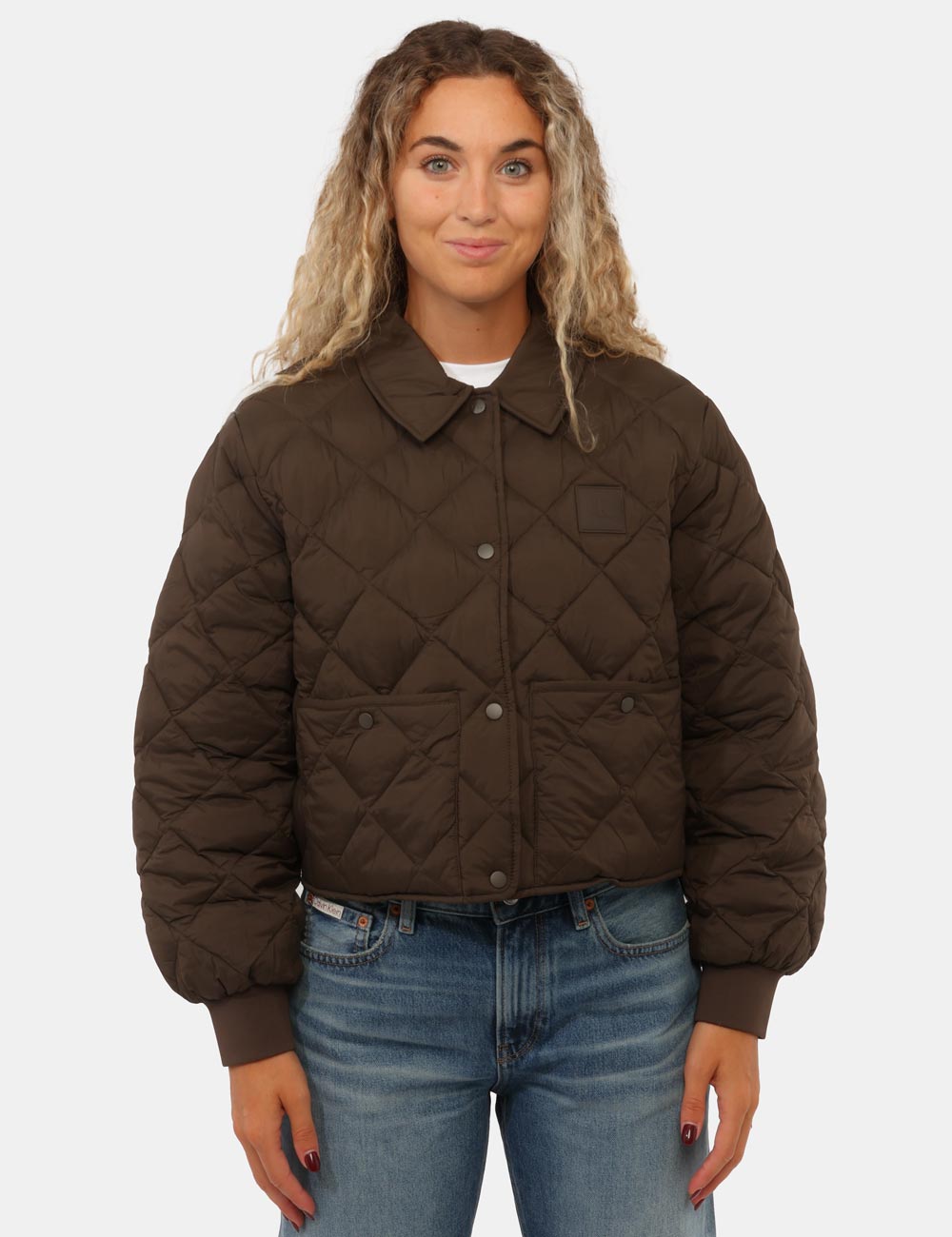 LV047G509G_TO2_AI26_8 Piumino Calvin Klein Marrone - Piumino CALVIN KLEIN Marrone da donnaIl Piumino CALVIN KLEIN Marrone è la scelta ideale per a