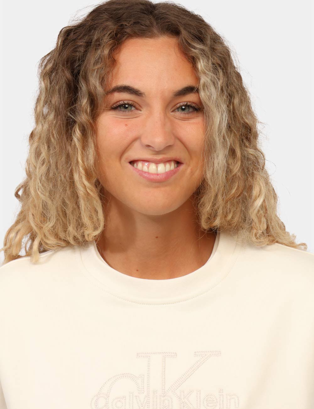 LV047G820G_YAS_AI26_3 Felpa Calvin Klein Bianca - Felpa CALVIN KLEIN Bianca da donna La Felpa CALVIN KLEIN Bianca è il capo ideale per chi ama uno