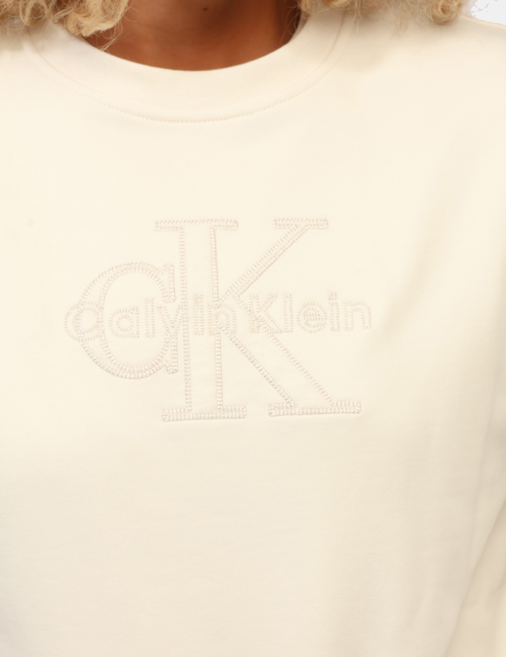 LV047G820G_YAS_AI26_5 Felpa Calvin Klein Bianca - Felpa CALVIN KLEIN Bianca da donna La Felpa CALVIN KLEIN Bianca è il capo ideale per chi ama uno