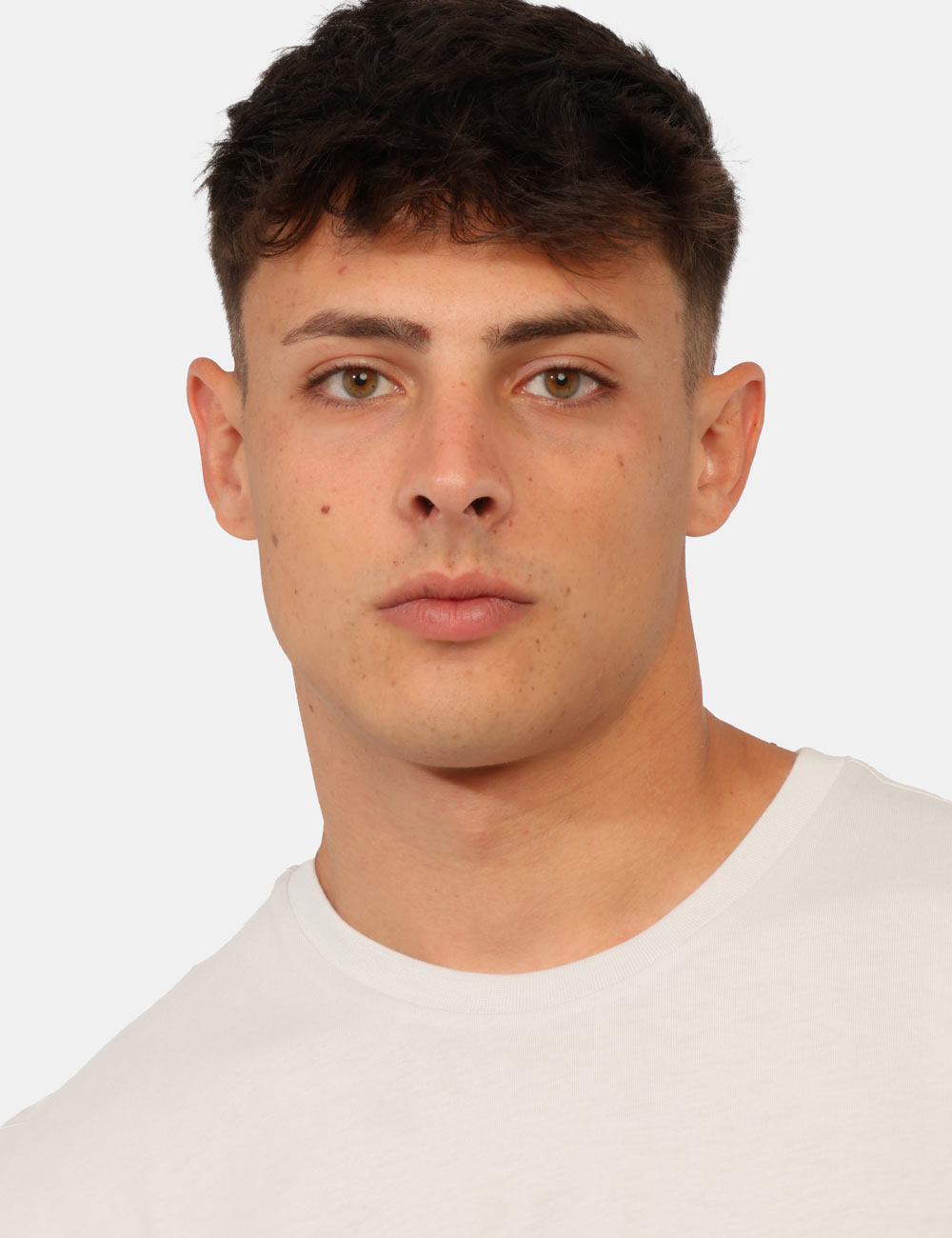 LV04RC272G_PSX_AI26_4 T-shirt Calvin Klein Grigia - T-shirt CALVIN KLEIN Grigia da uomoLa T-shirt CALVIN KLEIN Grigia è un capo indispensabile per