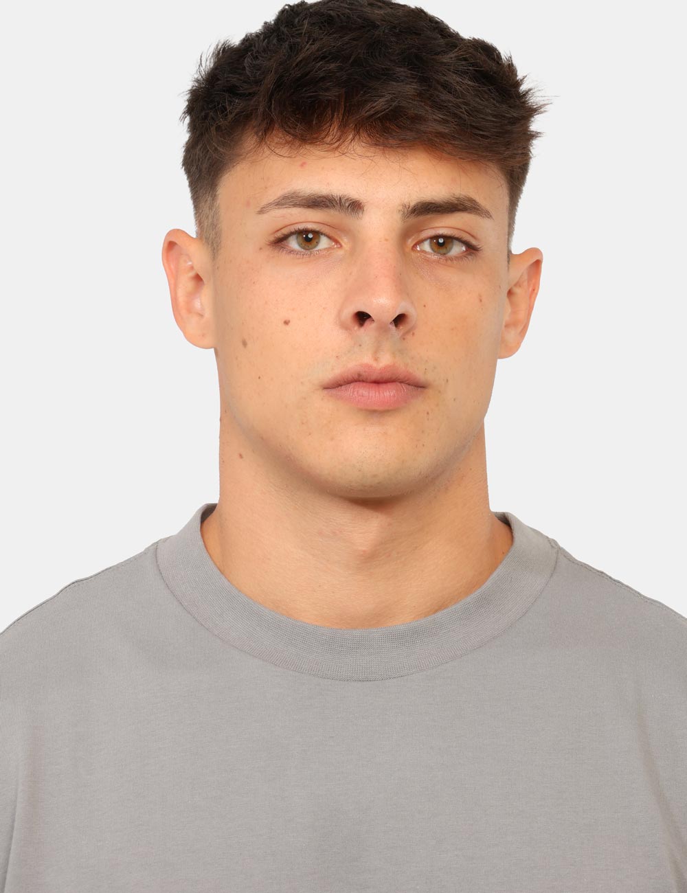 LV04RG220G_P87_AI26_3 T-shirt Calvin Klein Grigia - Camicia CALVIN KLEIN Azzurra da uomo La Camicia CALVIN KLEIN Azzurra è il capo ideale per chi