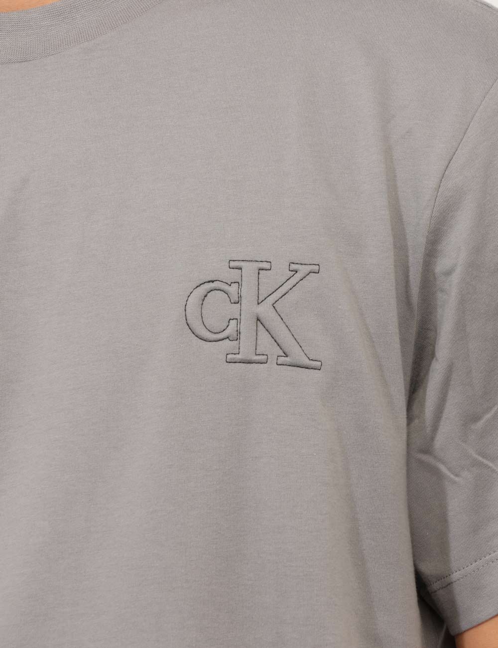 LV04RG220G_P87_AI26_4 T-shirt Calvin Klein Grigia - Camicia CALVIN KLEIN Azzurra da uomo La Camicia CALVIN KLEIN Azzurra è il capo ideale per chi
