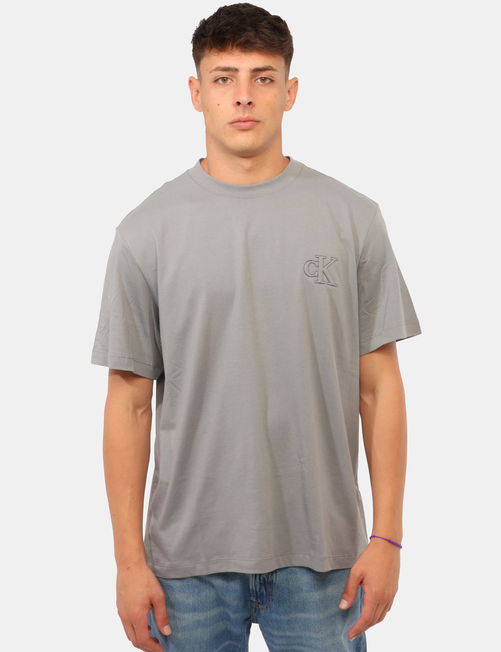 LV04RG220G_P87_AI26_6 T-shirt Calvin Klein Grigia - Camicia CALVIN KLEIN Azzurra da uomo La Camicia CALVIN KLEIN Azzurra è il capo ideale per chi