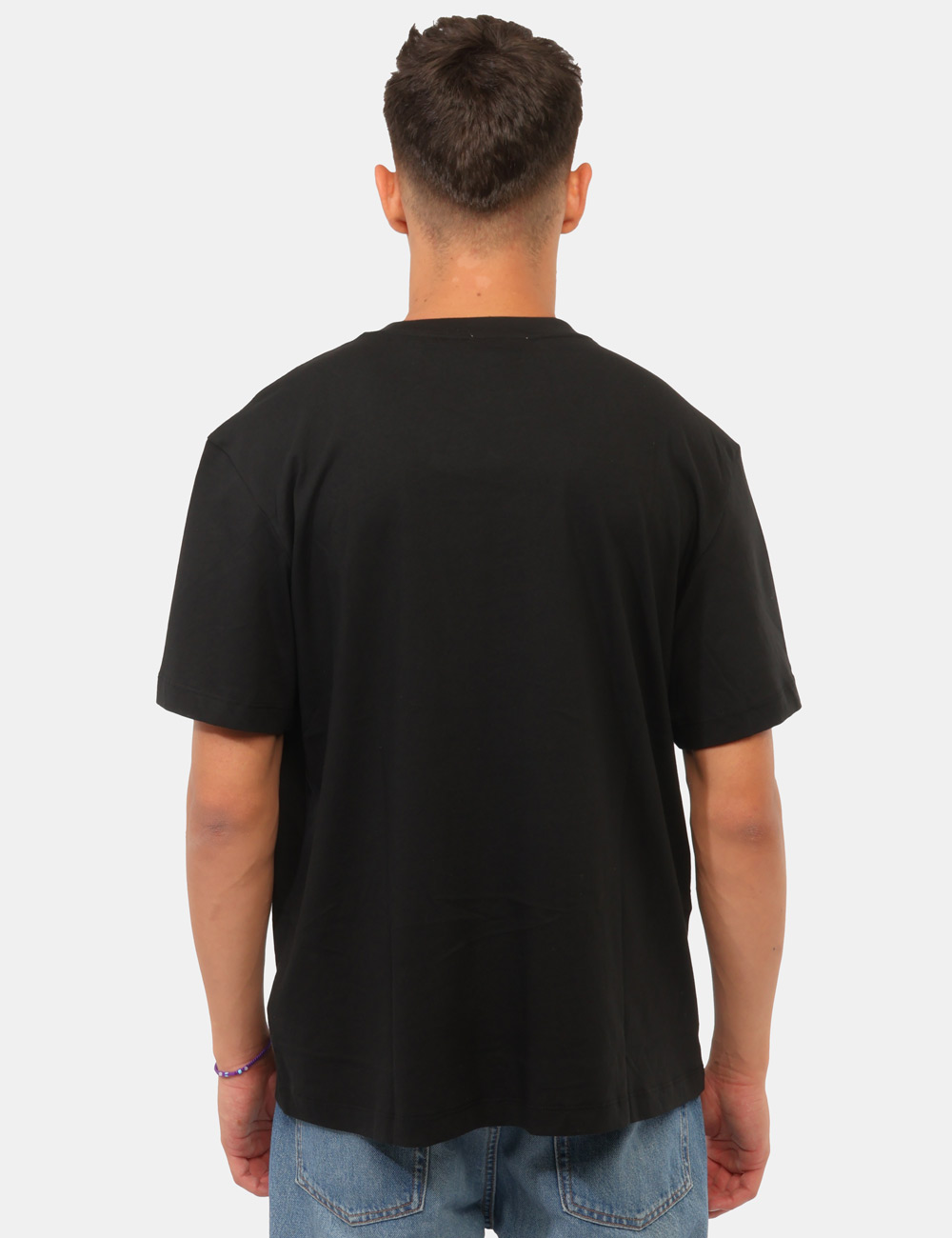 LV04RG220G_UB1_AI26_2 T-shirt Calvin Klein Nera - T-shirt CALVIN KLEIN Nera da uomo La T-shirt CALVIN KLEIN Nera è la scelta ideale per chi deside