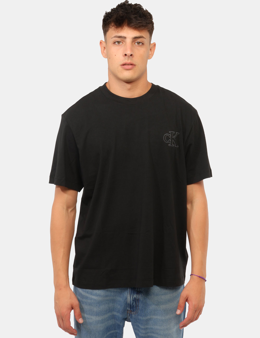 LV04RG220G_UB1_AI26_6 T-shirt Calvin Klein Nera - T-shirt CALVIN KLEIN Nera da uomo La T-shirt CALVIN KLEIN Nera è la scelta ideale per chi deside