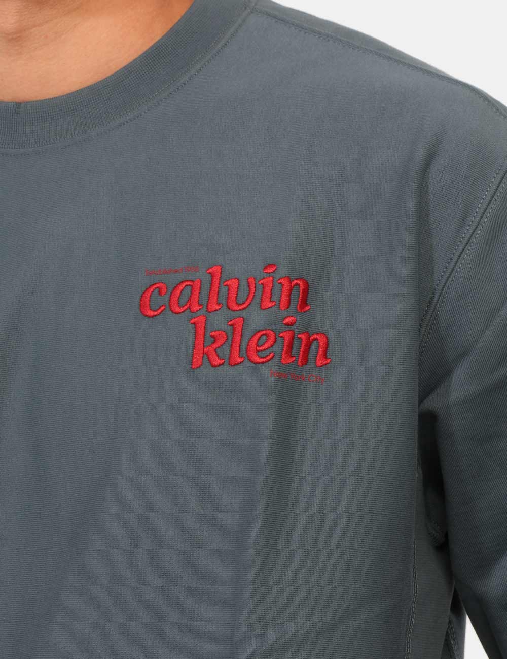 LV04RG265G_CEG_AI26_5 Felpa Calvin Klein Blu - Felpa CALVIN KLEIN Blu da uomo La Felpa CALVIN KLEIN Blu è il capo ideale per chi desidera uno stil