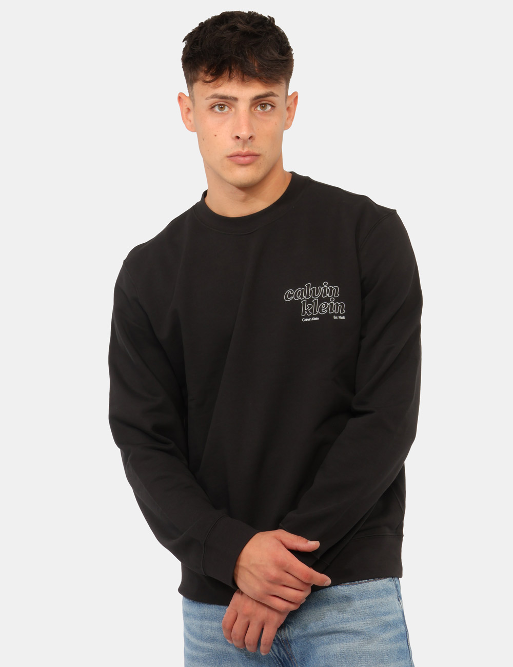 LV04RG274G_UB1_AI26_1 Felpa Calvin Klein Nera - Felpa CALVIN KLEIN Nera da uomo: comfort essenziale con dettagli iconici La Felpa CALVIN KLEIN Ner