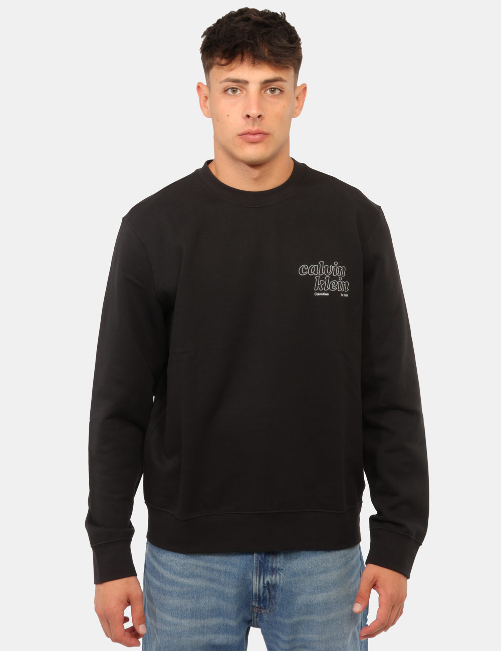 LV04RG274G_UB1_AI26_6 Felpa Calvin Klein Nera - Felpa CALVIN KLEIN Nera da uomo: comfort essenziale con dettagli iconici La Felpa CALVIN KLEIN Ner