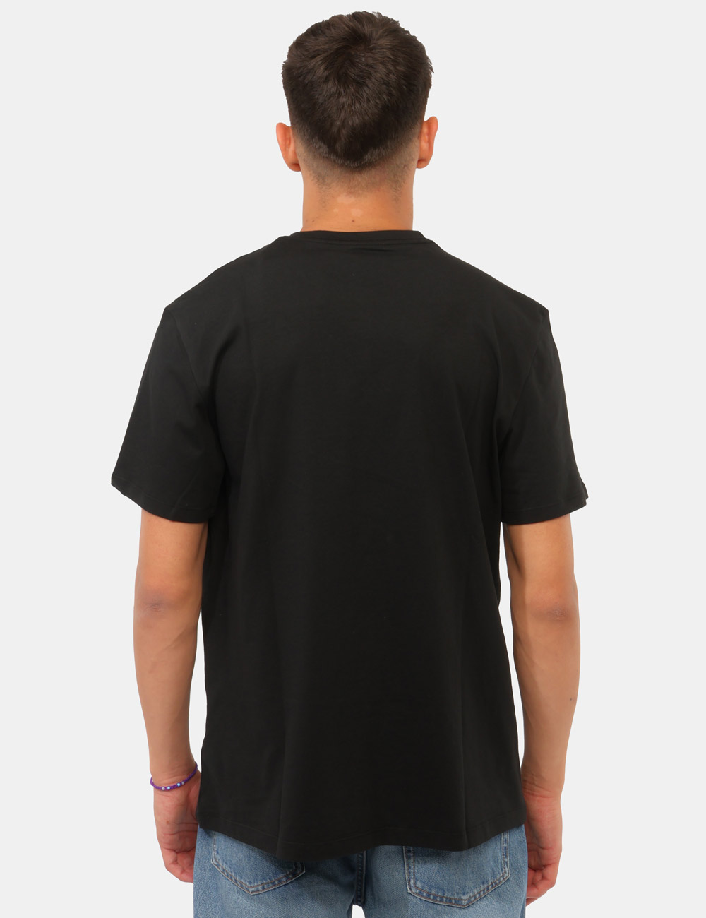 LV04RG807G_UB1_AI26_2 T-shirt Calvin Klein Nera - T-shirt CALVIN KLEIN Nera da uomo La T-shirt CALVIN KLEIN Nera è un capo indispensabile per chi