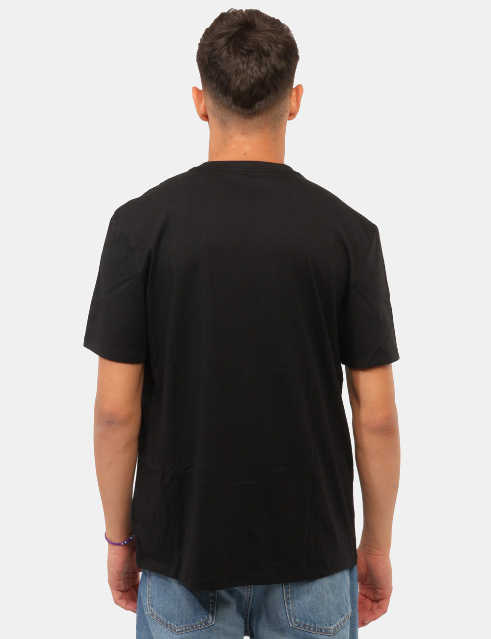 LV04RG837G_UB1_AI26_2 T-shirt Calvin Klein Nera - T-shirt CALVIN KLEIN Nera da uomo La T-shirt CALVIN KLEIN Nera è il capo perfetto per chi cerca