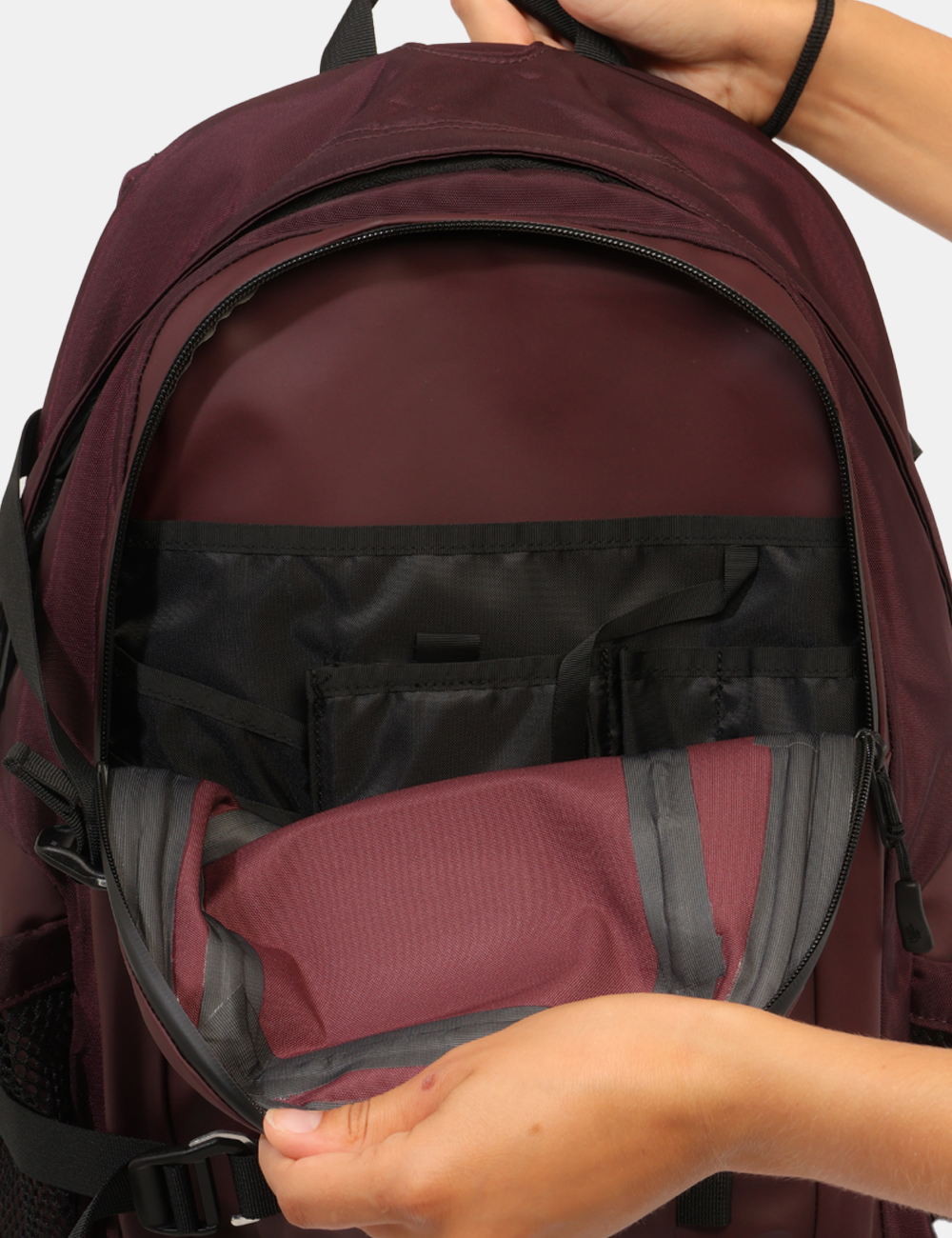 NF0A8EEXNO4S-V-CC_VIOLA_AI26_3 Zaino The North Face Viola - Zaino THE NORTH FACE Viola da uomo Lo Zaino THE NORTH FACE Viola è l'accessorio perfetto per ch