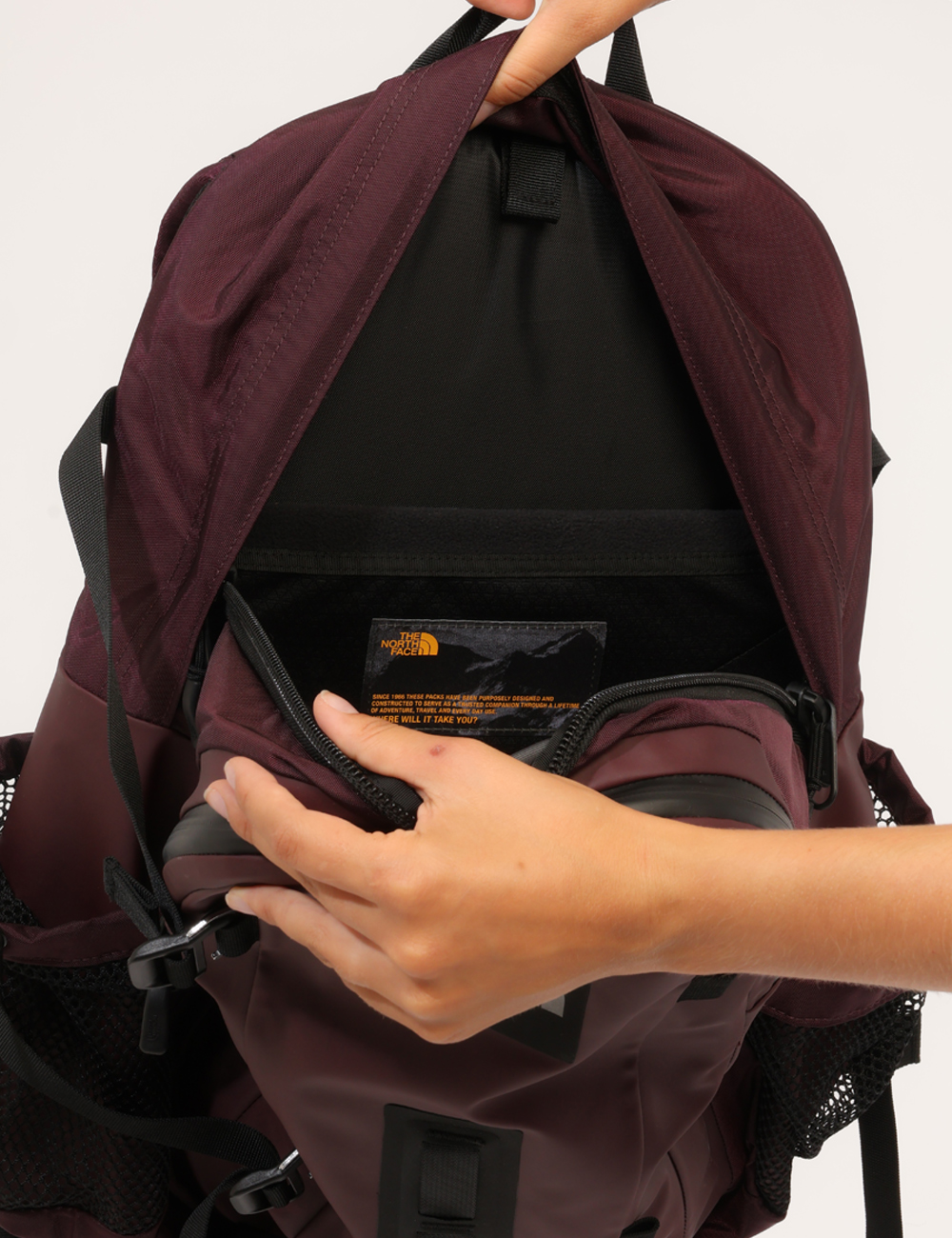 NF0A8EEXNO4S-V-CC_VIOLA_AI26_4 Zaino The North Face Viola - Zaino THE NORTH FACE Viola da uomo Lo Zaino THE NORTH FACE Viola è l'accessorio perfetto per ch