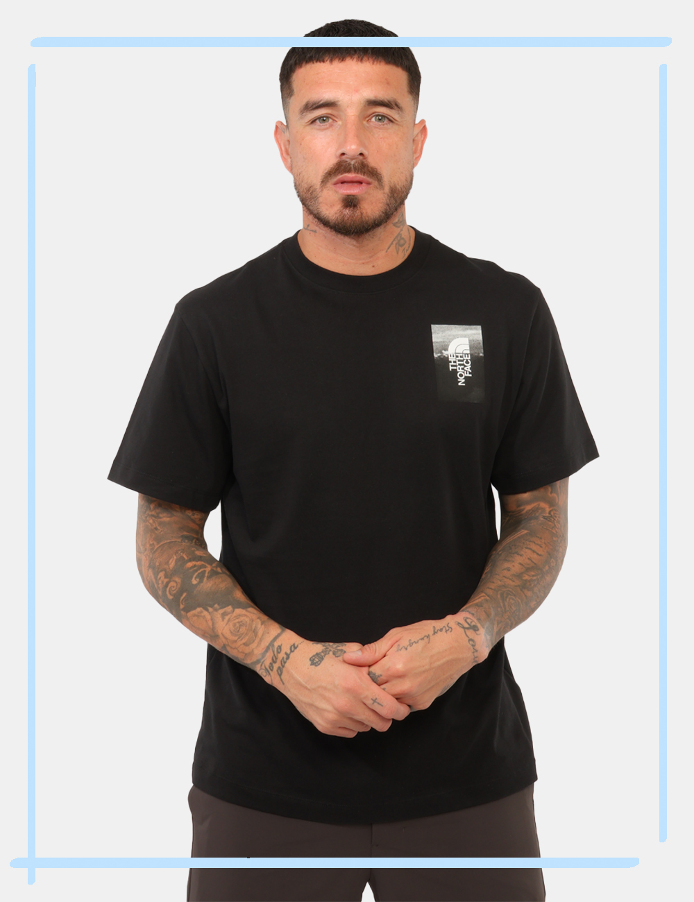 NF0A8H5KJK3S-V-CC_NERO_AI26_1 T-shirt The North Face Nera tg.M - T-shirt THE NORTH FACE Nera da uomo La T-shirt THE NORTH FACE Nera è un capo essenziale c
