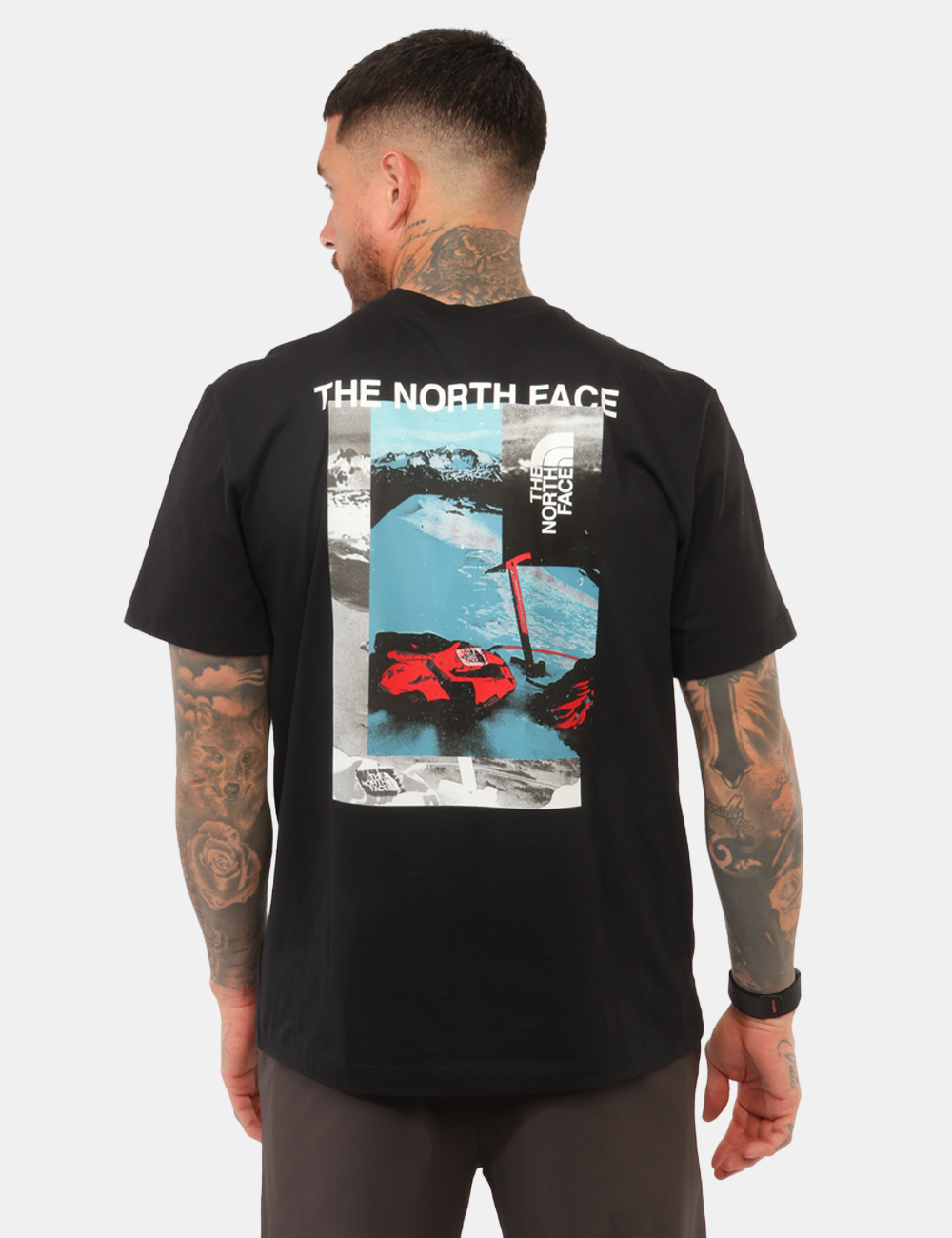 NF0A8H5KJK3S-V-CC_NERO_AI26_2 T-shirt The North Face Nera tg.M - T-shirt THE NORTH FACE Nera da uomo La T-shirt THE NORTH FACE Nera è un capo essenziale c