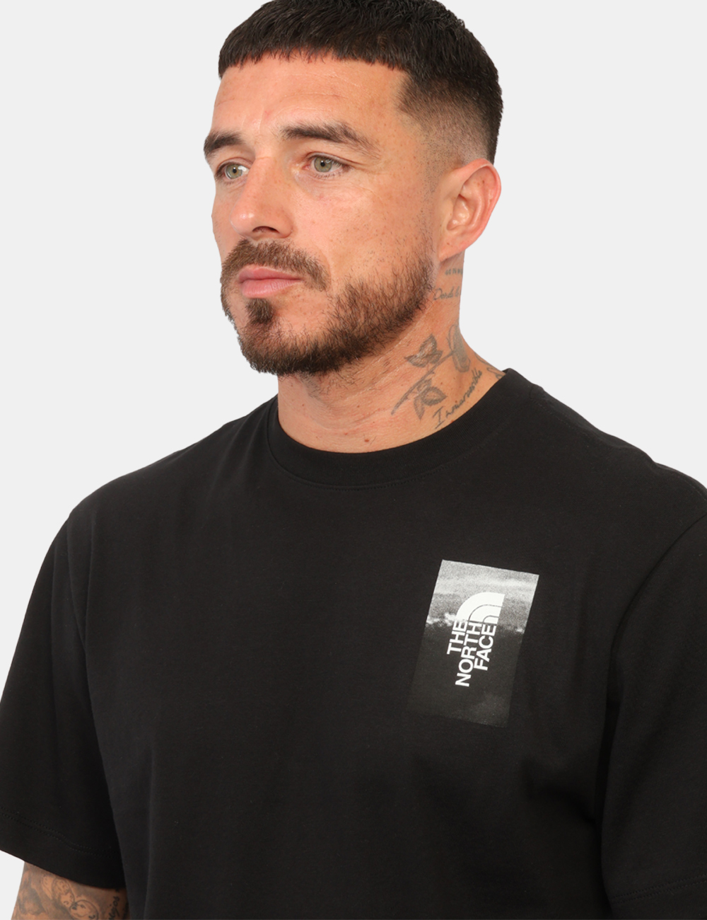 NF0A8H5KJK3S-V-CC_NERO_AI26_4 T-shirt The North Face Nera tg.M - T-shirt THE NORTH FACE Nera da uomo La T-shirt THE NORTH FACE Nera è un capo essenziale c