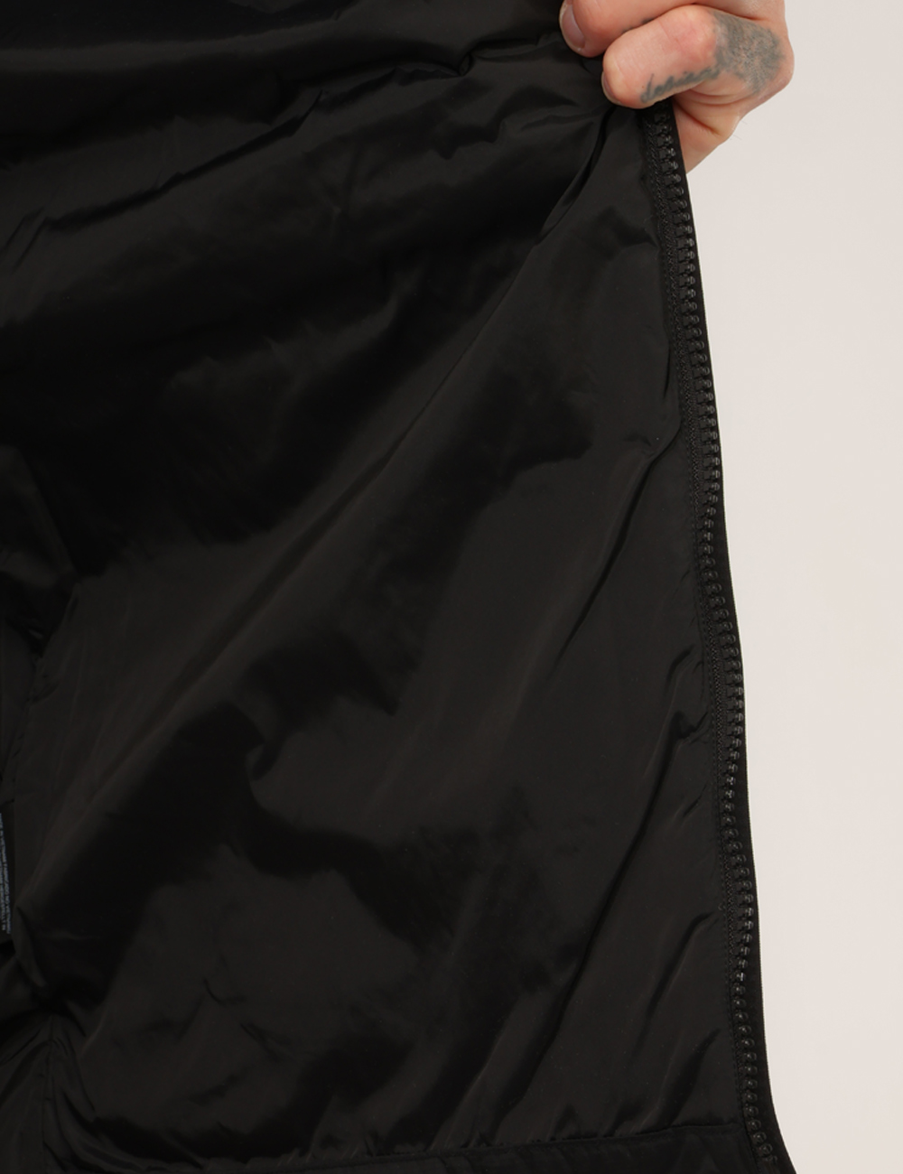 NF0A8JRHJK3S-V-CC_NERO_AI26_4 Piumino The North Face Nero tg.M - Piumino THE NORTH FACE Nero da uomo Il Piumino THE NORTH FACE Nero è il capo ideale per a