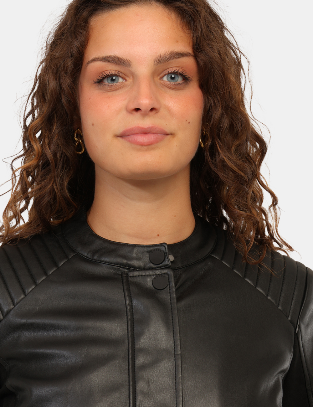 W2YL19-WE480-SV_JBLK_AI24_6 Giacca Guess Nera - Giacca GUESS Nera da donna E’ il capo perfetto per chi desidera completare il proprio guardaroba con un