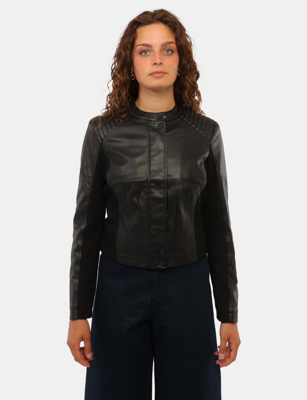 W2YL19-WE480-SV_JBLK_AI24_7 Giacca Guess Nera - Giacca GUESS Nera da donna E’ il capo perfetto per chi desidera completare il proprio guardaroba con un