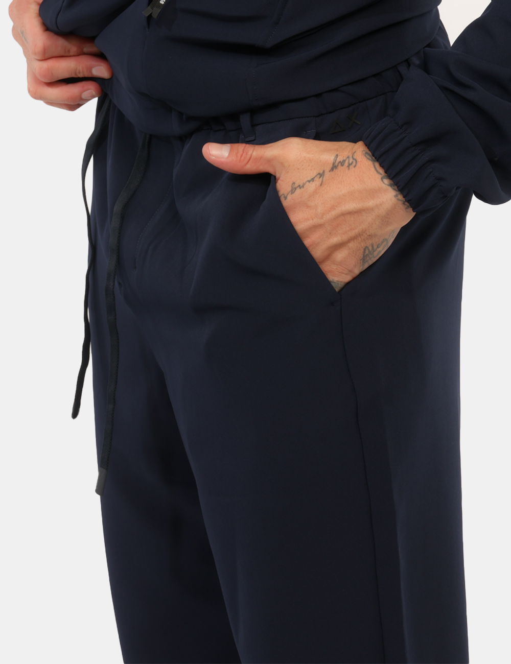 CPP46110-N-CC_BLU_AI26_6 Pantalone Sun68 Blu tg.L - Pantalone SUN68 Blu da uomo Il Pantalone SUN68 Blu è pensato per chi desidera un capo versatile,