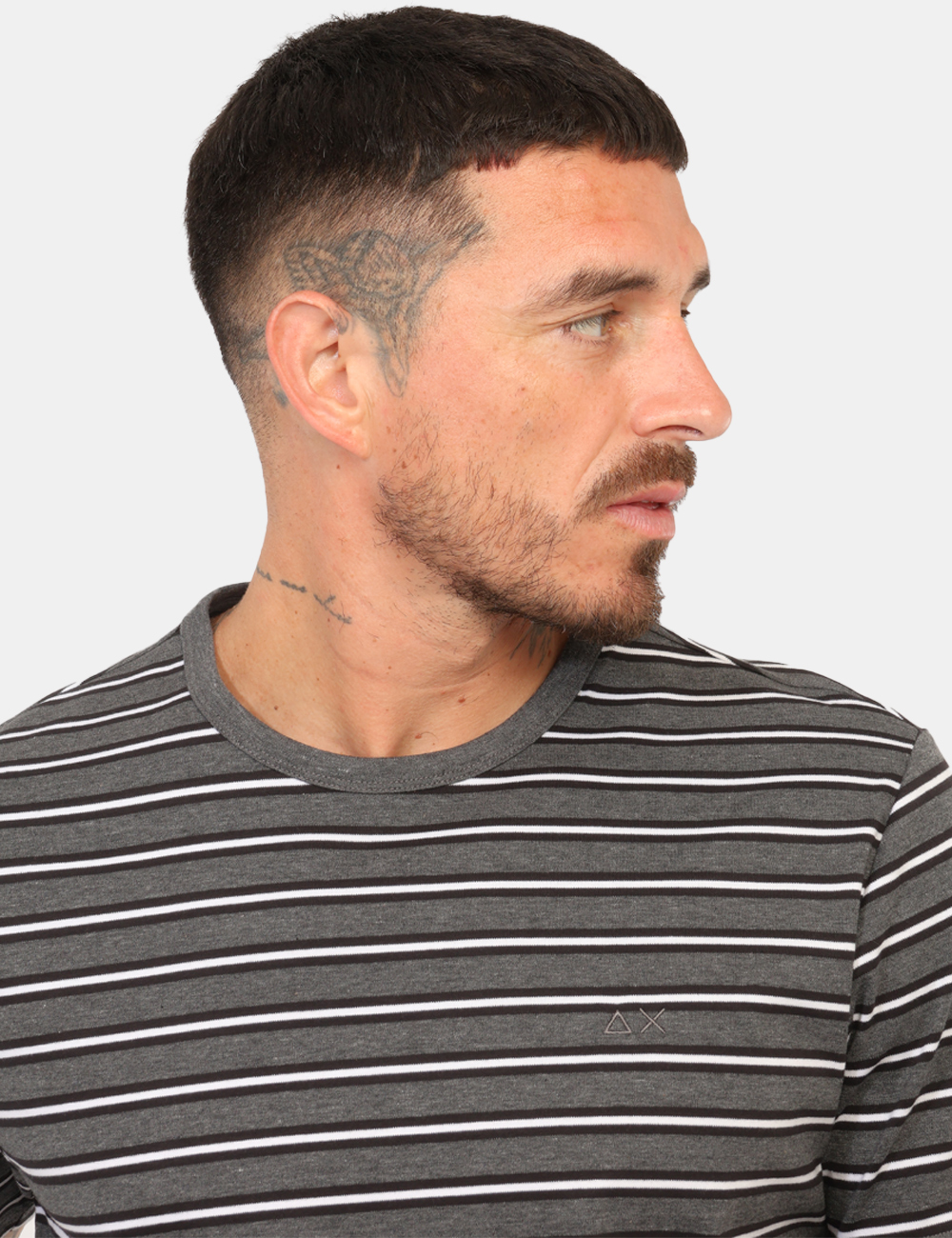 CPT46103-N-CC_GRIGIO_AI26_3 T-shirt Sun68 Grigia tg.L - T-shirt SUN68 Grigia da uomo La T-shirt SUN68 Grigia è un capo versatile e dallo stile contempor