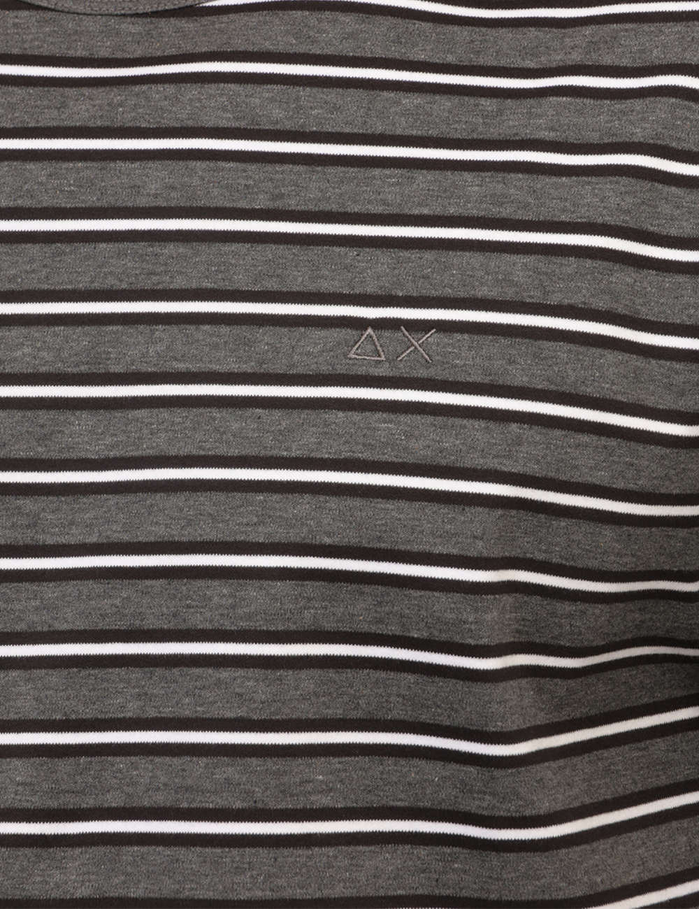 CPT46103-N-CC_GRIGIO_AI26_4 T-shirt Sun68 Grigia tg.L - T-shirt SUN68 Grigia da uomo La T-shirt SUN68 Grigia è un capo versatile e dallo stile contempor