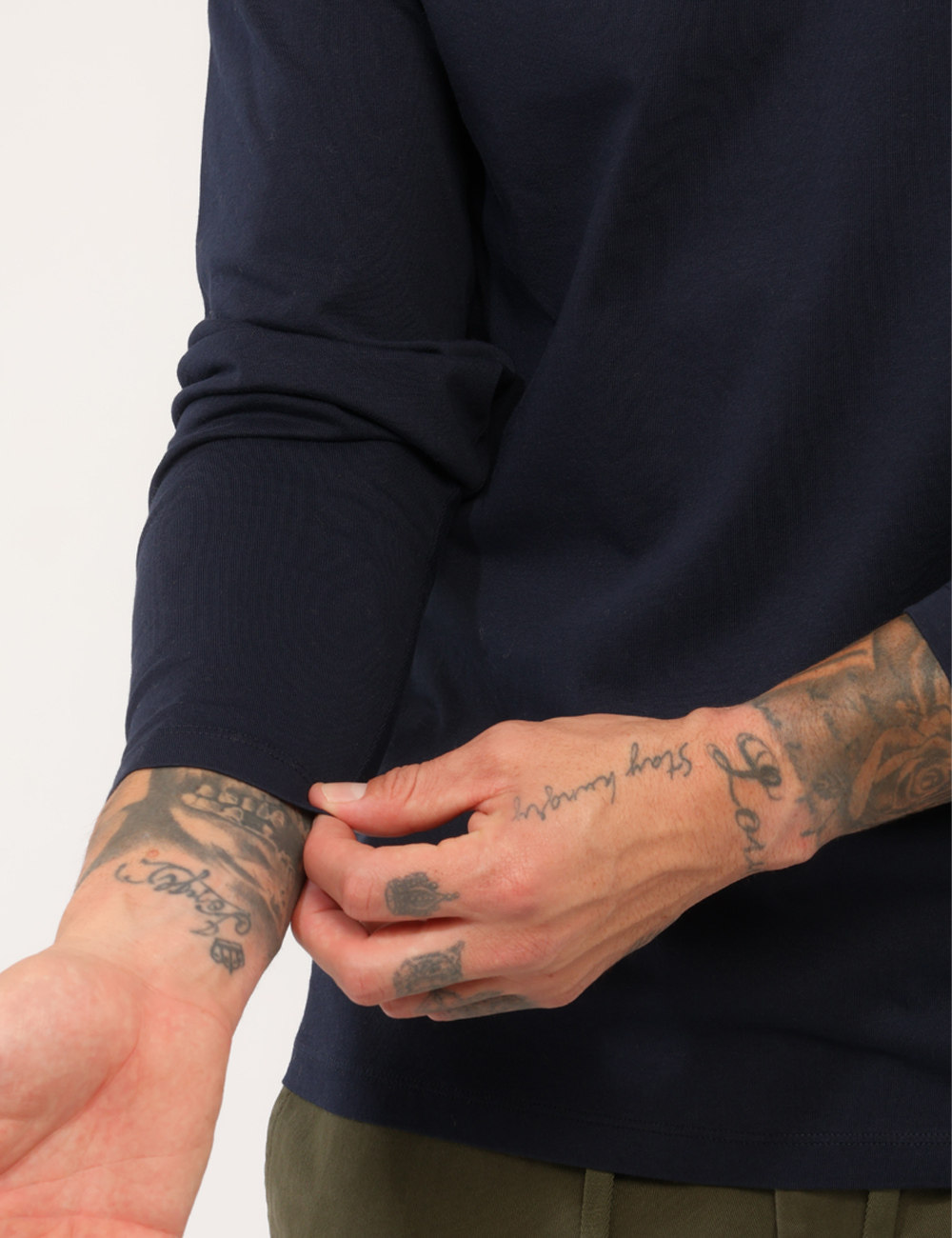 CPT46105-N-CC_BLU_AI26_3 T-shirt Sun68 Blu tg.L - T-shirt SUN68 Blu da uomo La T-shirt SUN68 Blu è un capo essenziale che unisce comfort, qualità e u