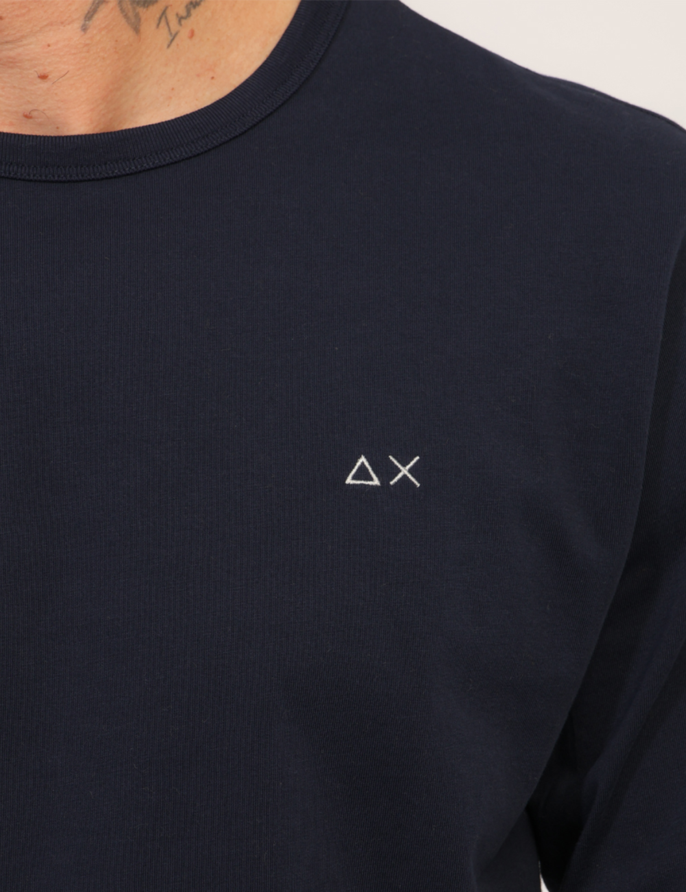 CPT46105-N-CC_BLU_AI26_4 T-shirt Sun68 Blu tg.L - T-shirt SUN68 Blu da uomo La T-shirt SUN68 Blu è un capo essenziale che unisce comfort, qualità e u