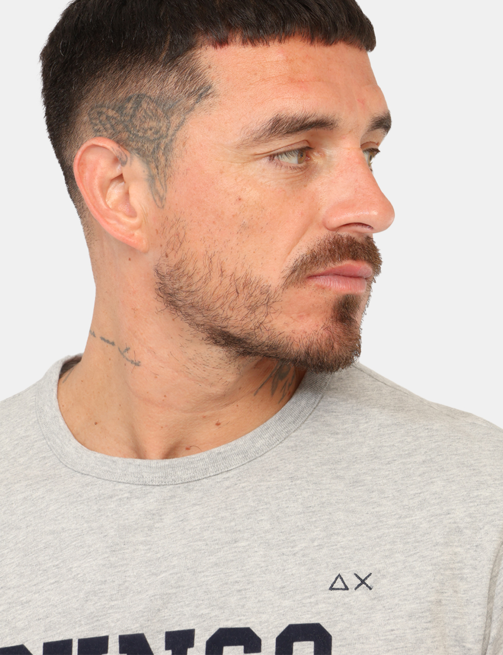 CPT46120-N-CC_GRIGIO_AI26_4 T-shirt Sun68 Grigia tg.L - T-shirt SUN68 Grigia da uomo La T-shirt SUN68 Grigia è un capo indispensabile per chi ama uno st