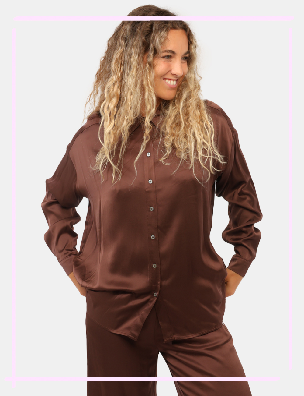 DC5014-D-CC_MARRONE_AI26_1 Camicia Ottod'Ame Marrone tg.S - Camicia Ottod'Ame MarroneLa Camicia Ottod'Ame Marrone è un capo raffinato e versatile, pens