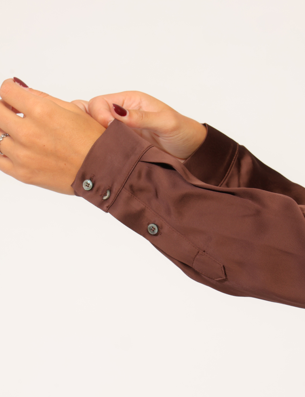 DC5014-D-CC_MARRONE_AI26_5 Camicia Ottod'Ame Marrone tg.S - Camicia Ottod'Ame MarroneLa Camicia Ottod'Ame Marrone è un capo raffinato e versatile, pens
