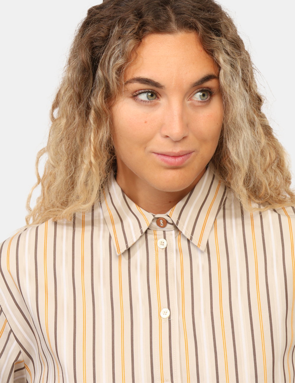 DC5325-D-CC_BEIGE_AI26_03 Camicia Ottod'Ame Beige tg.S - Camicia Ottod'Ame BeigeLa Camicia Ottod'Ame Beige è un capo dallo stile contemporaneo, ideale